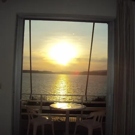 Apartman Galini And *