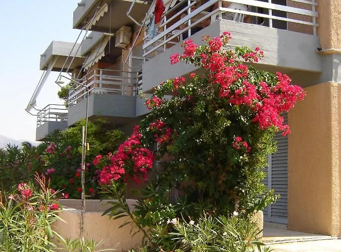 Galini And アパート *